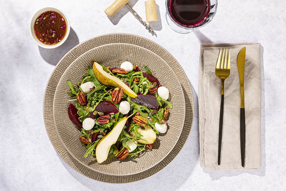 Rode bietensalade met peer en mozzarella