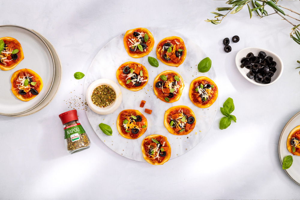 WSB Napoli Mini Pizzabites Met Zwarte Olijven, Pecorino, Chorizo En Tomatensalsa (1)