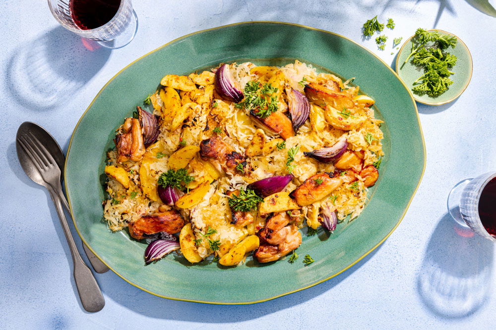 Zuurkoolschotel Met Gemarineerde Kippendijen