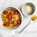 Spaghetti carbonara met pancetta en peterselie