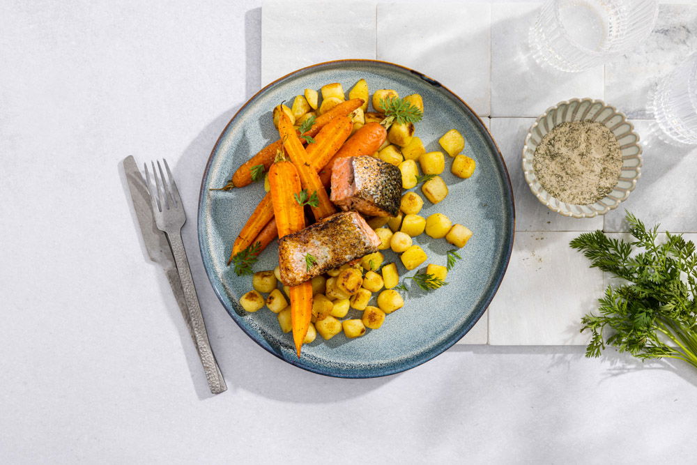 Zalmfilet met krieltjes en geroosterde wortels