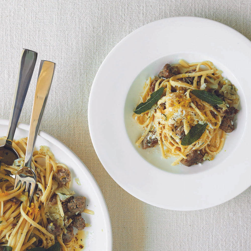 Linguine Pasta Met Blended Of Oesterzwamburger Foto