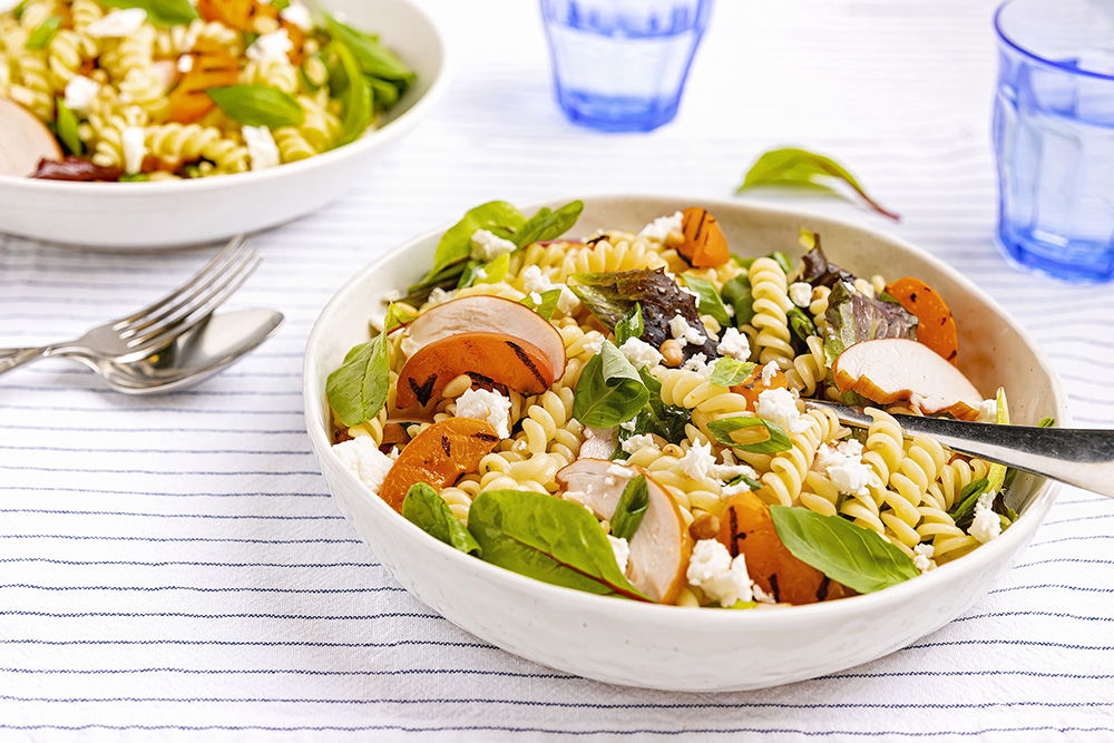 Pastasalade Met Gerookte Kip En Abrikoos