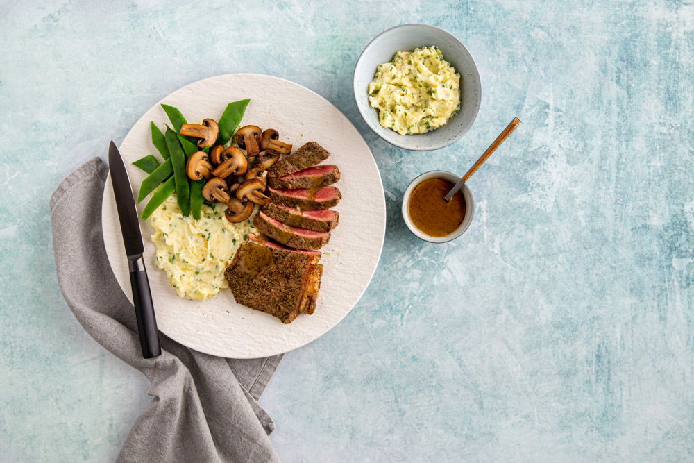 SJ Steak & Jus Steak En Jus Met Puree, Boontjes En Champignons (2)