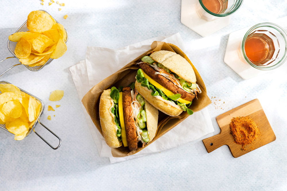 Vega Cajun burger met mango en koolsla