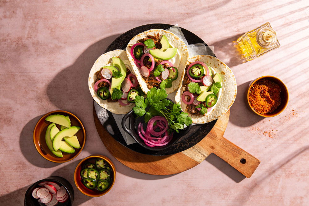 Kleine taco’s met stoofvlees en ingelegde rode ui