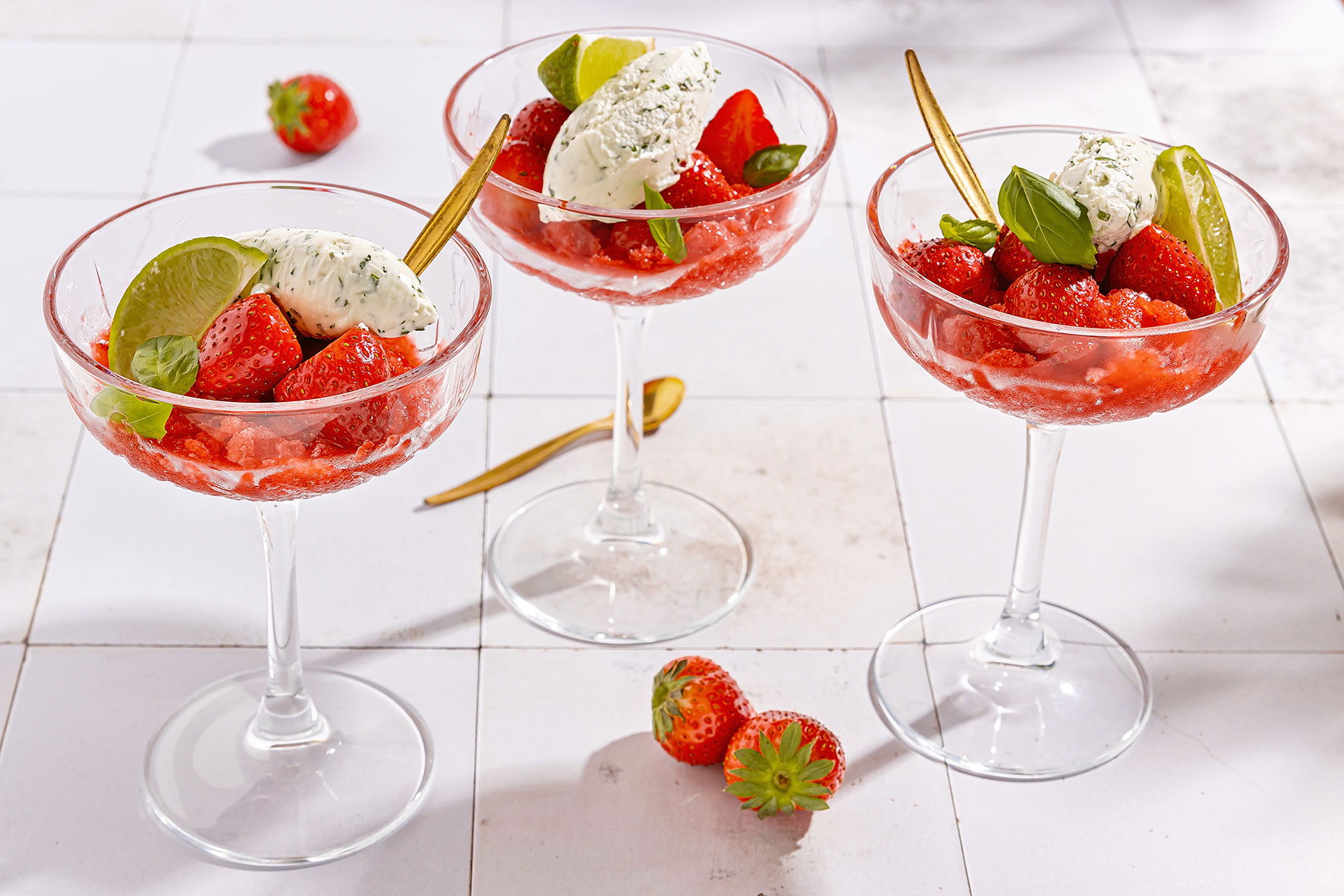 Aardbeiengranita Met Gemarineerde Aardbeien 0057 Low Res