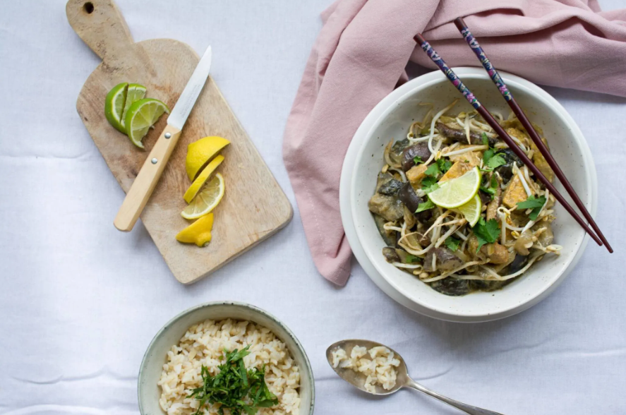 Groene curry met tempeh en shiitake