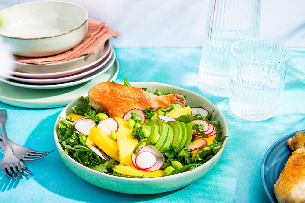 Mangosalade met kipdrumsticks