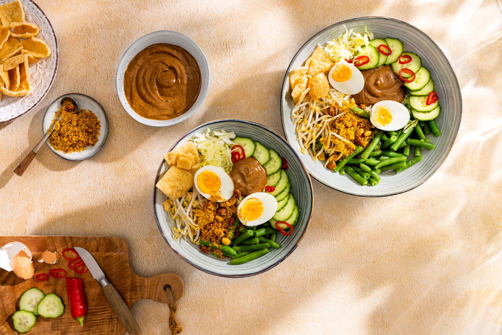 Satésaus Hot Vegetarische Gado Gado Met Satésaus En Seroendeng (2)