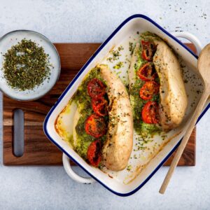 Gevulde kipfilets met mozzarella, tomaat en pesto van Italiaanse kruiden