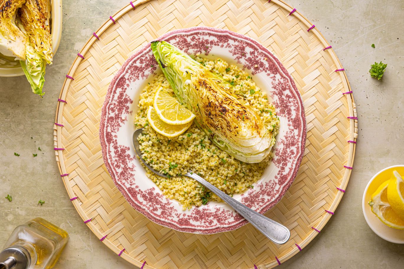 Gegrilde spitskool met bulgur