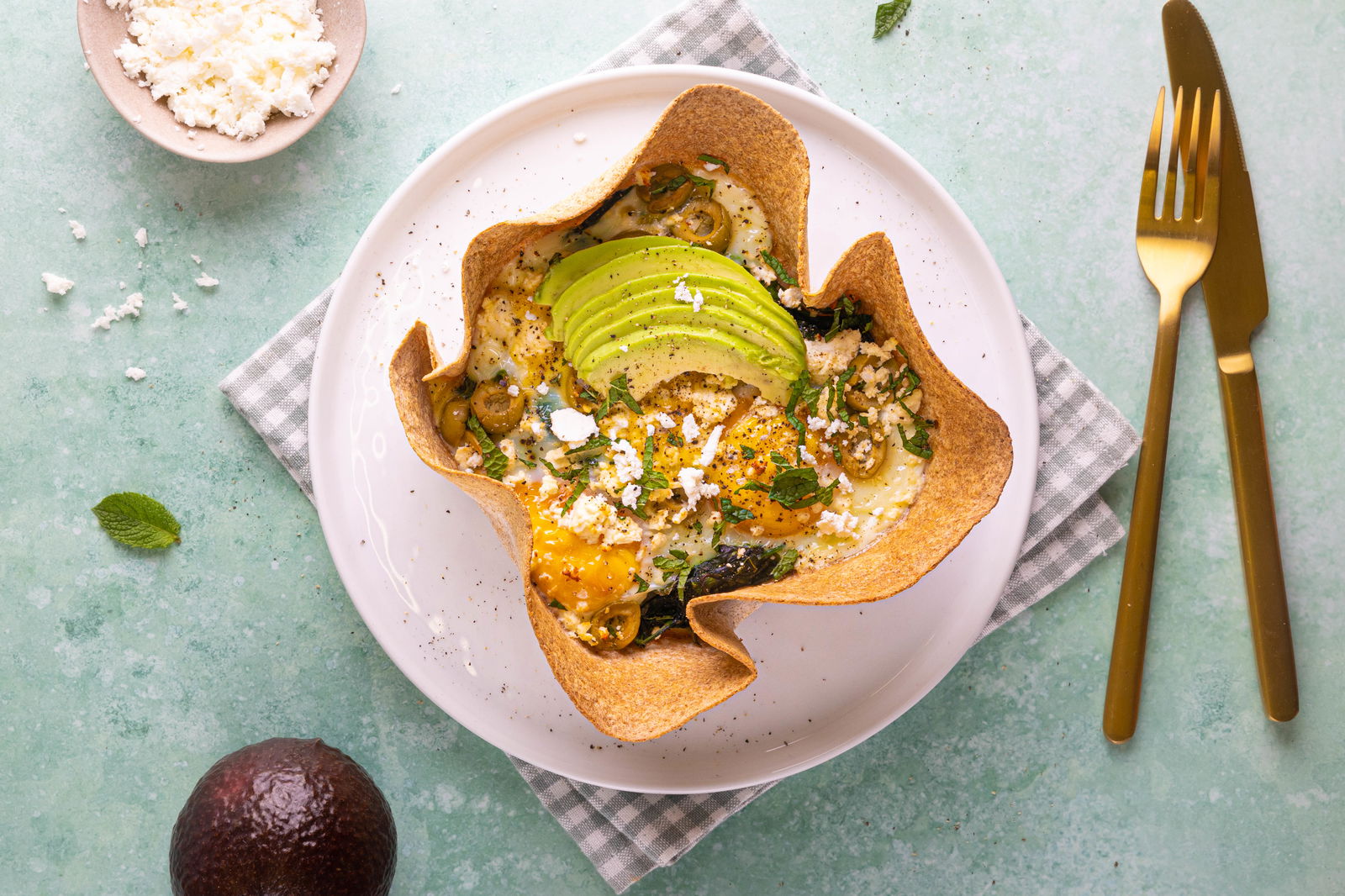 Groene gevulde tortilla met ei