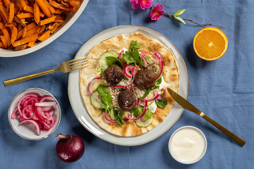 Libanees Broodje Bal Met Frisse Toppings En Zoete Aardappel 1