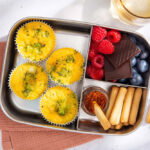 Lunchbox met broccoli ei muffins
