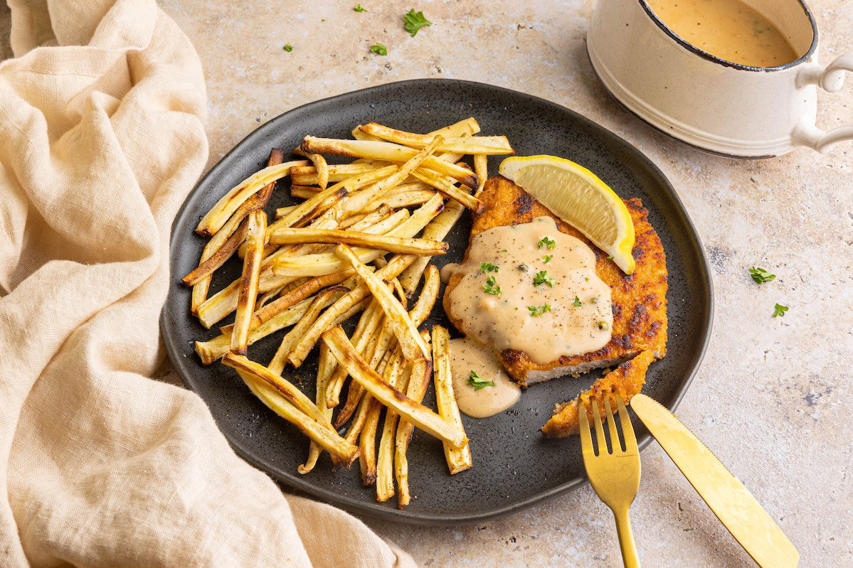 Schnitzel met pastinaakfrietjes