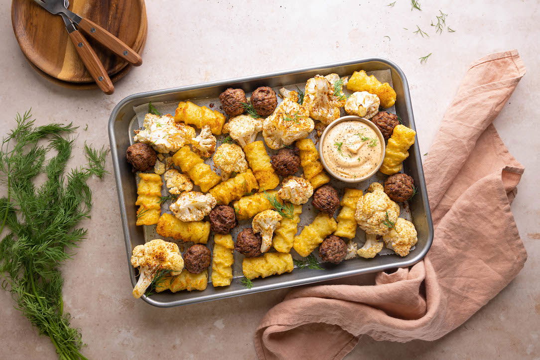 Traybake met aardappelkroketjes