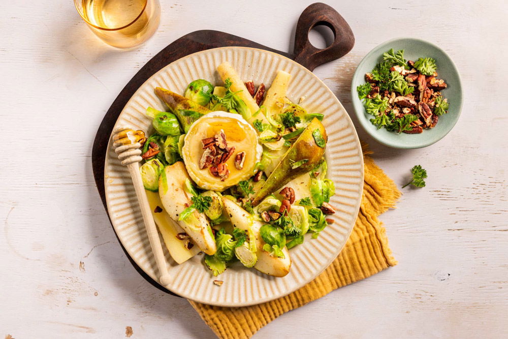 Gebakken spruitjes met gegrilde geitenkaas