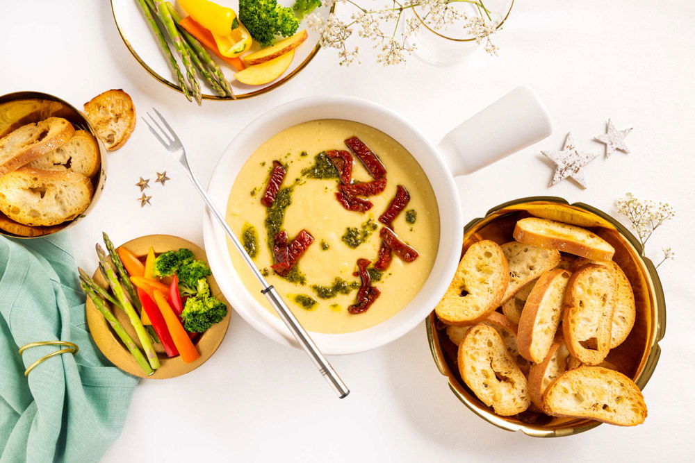 Kaasfondue met zongedroogde tomaat en pesto
