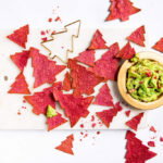 Kerstboomchips met guacamole