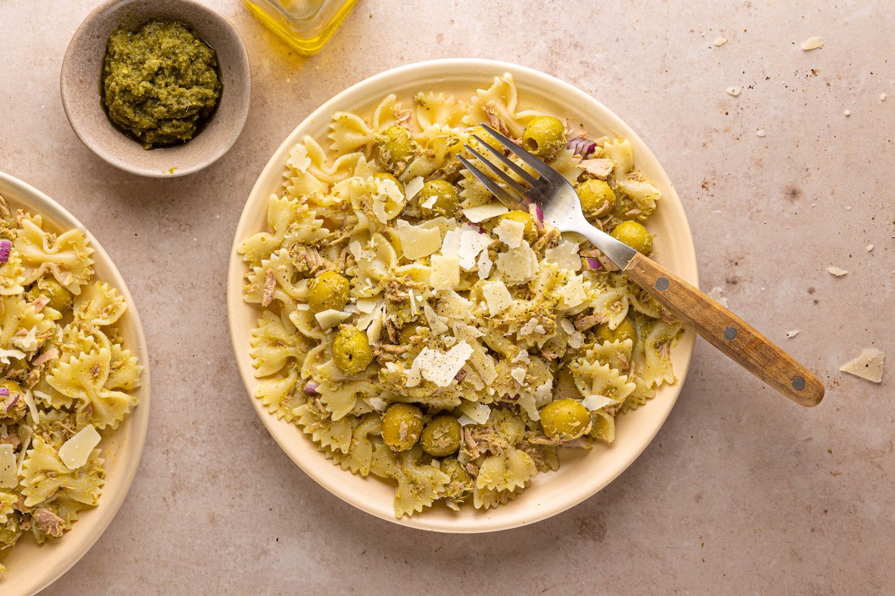 Pasta met sardines en groene olijven