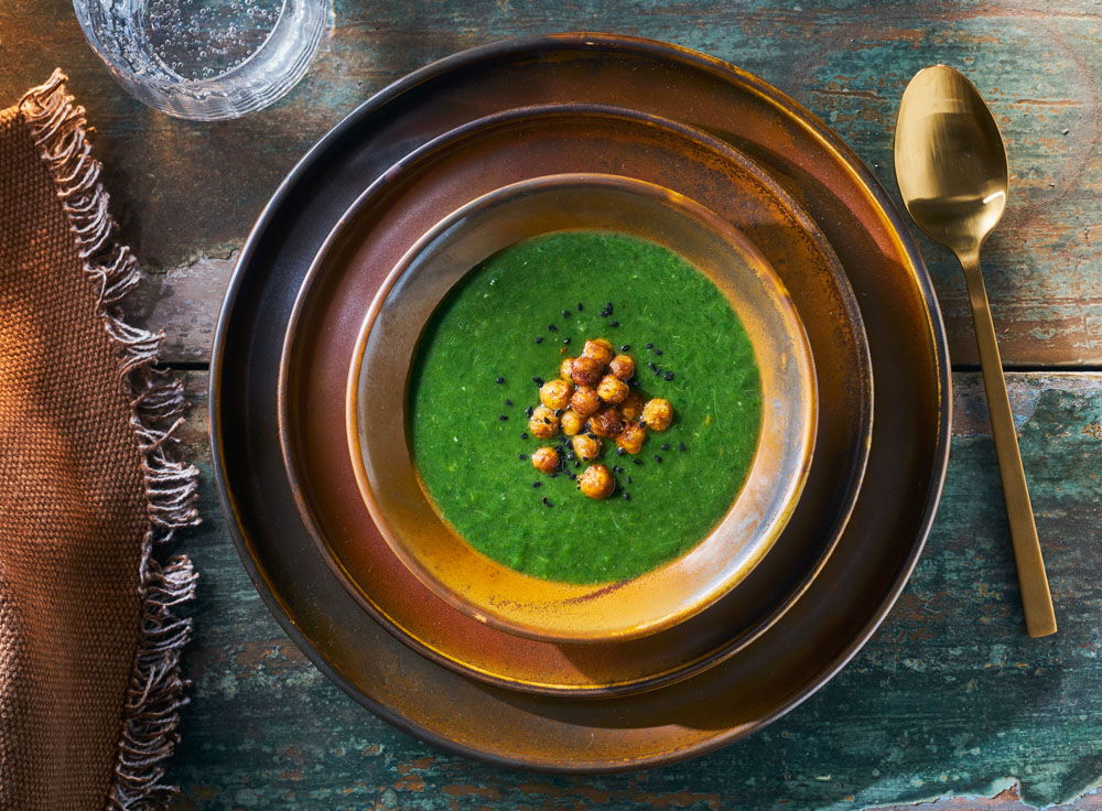 Spinaziesoep met geroosterde kikkererwten