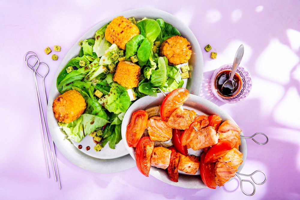 Sticky zalmspiesjes met maiskolven