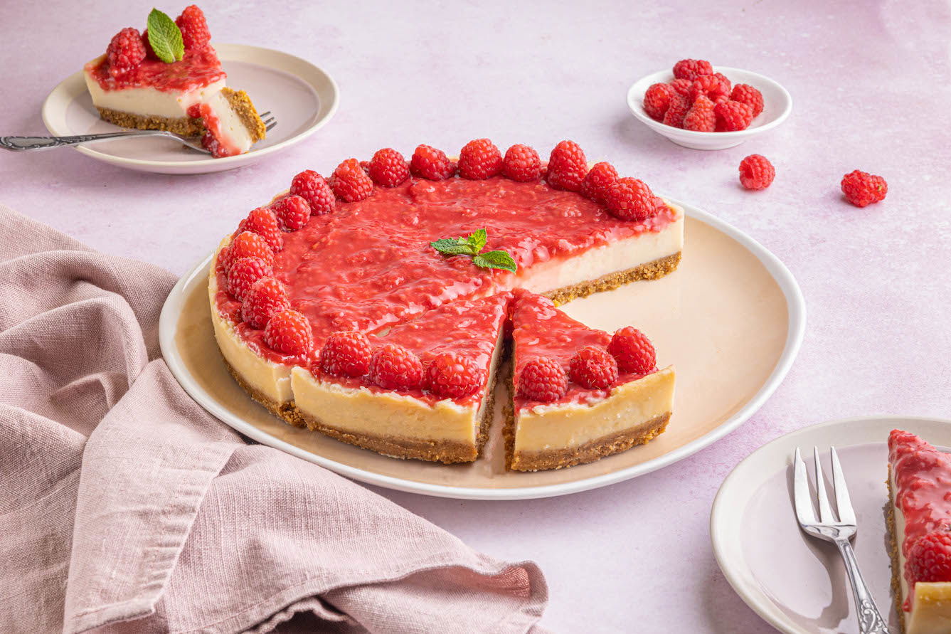 Vegan cheesecake met frambozen