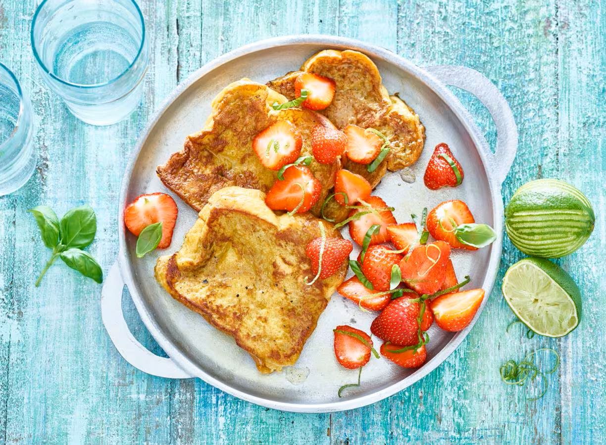 Wentelteefjes met gemarineerde aardbeien