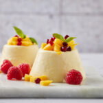 Panna cotta met mango en granaatappelpitjes