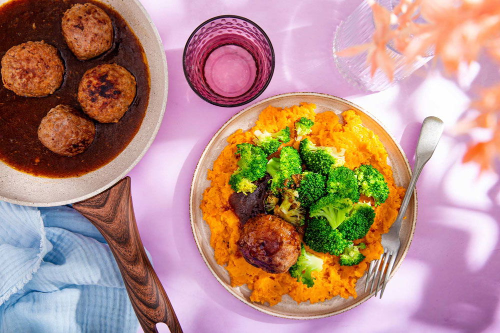 Zoete aardappelpuree met gehaktbal