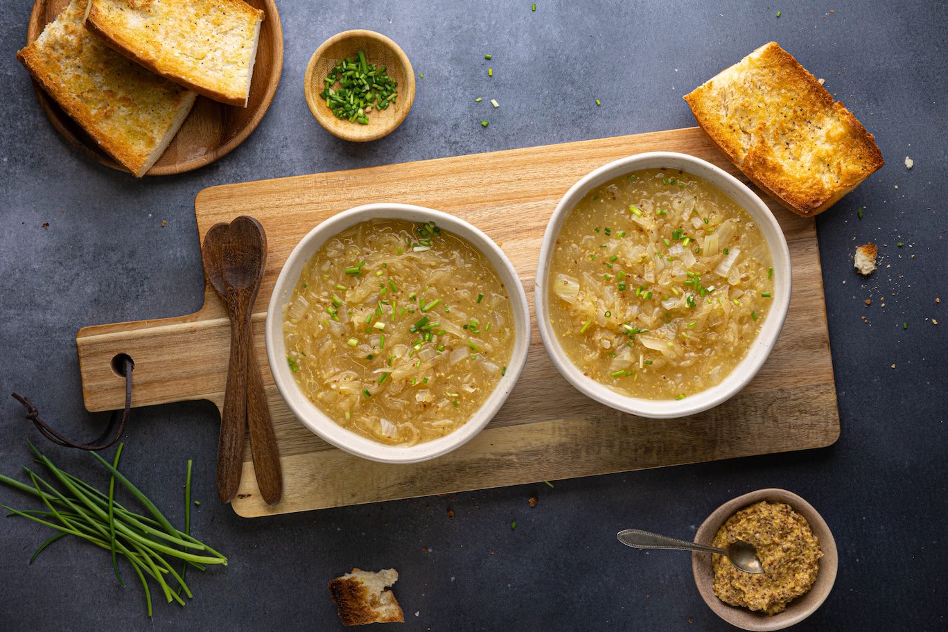 Zuurkoolsoep Met Knoflookbrood