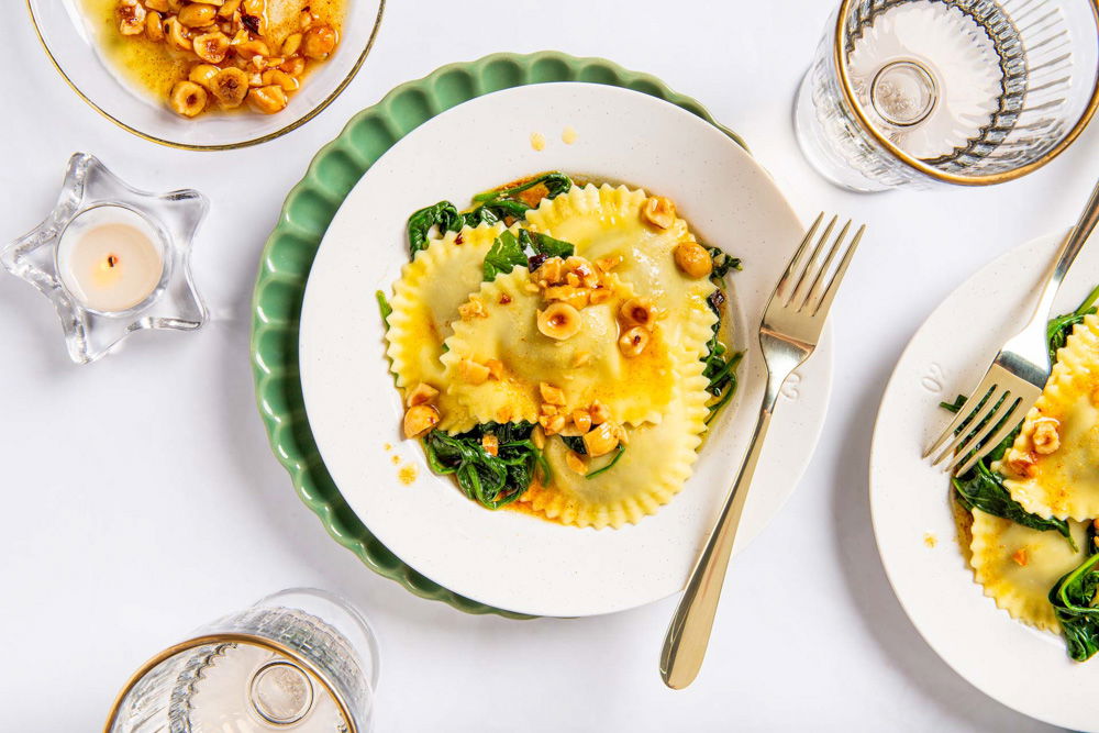 ravioli met knoflookspinazie en hazelnotenboter