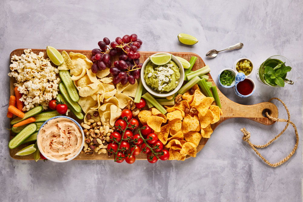 Borrelplank met guacamole en gooische dip