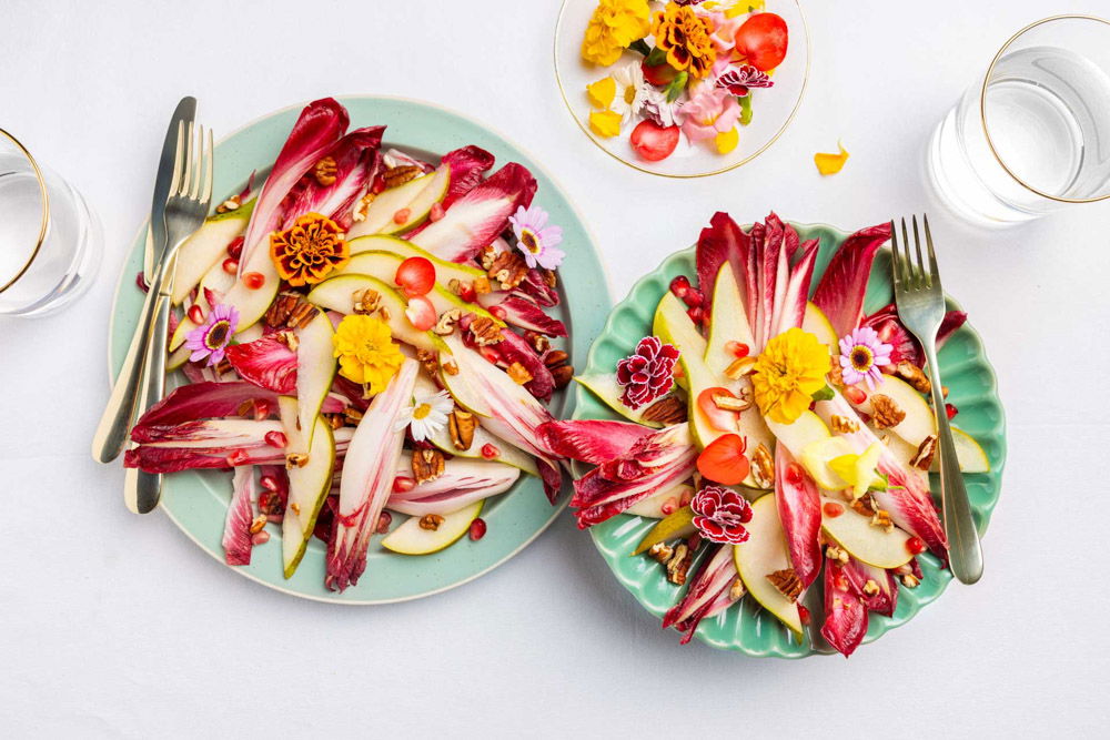 Roodlofsalade Met Peer En Bloemen (1)