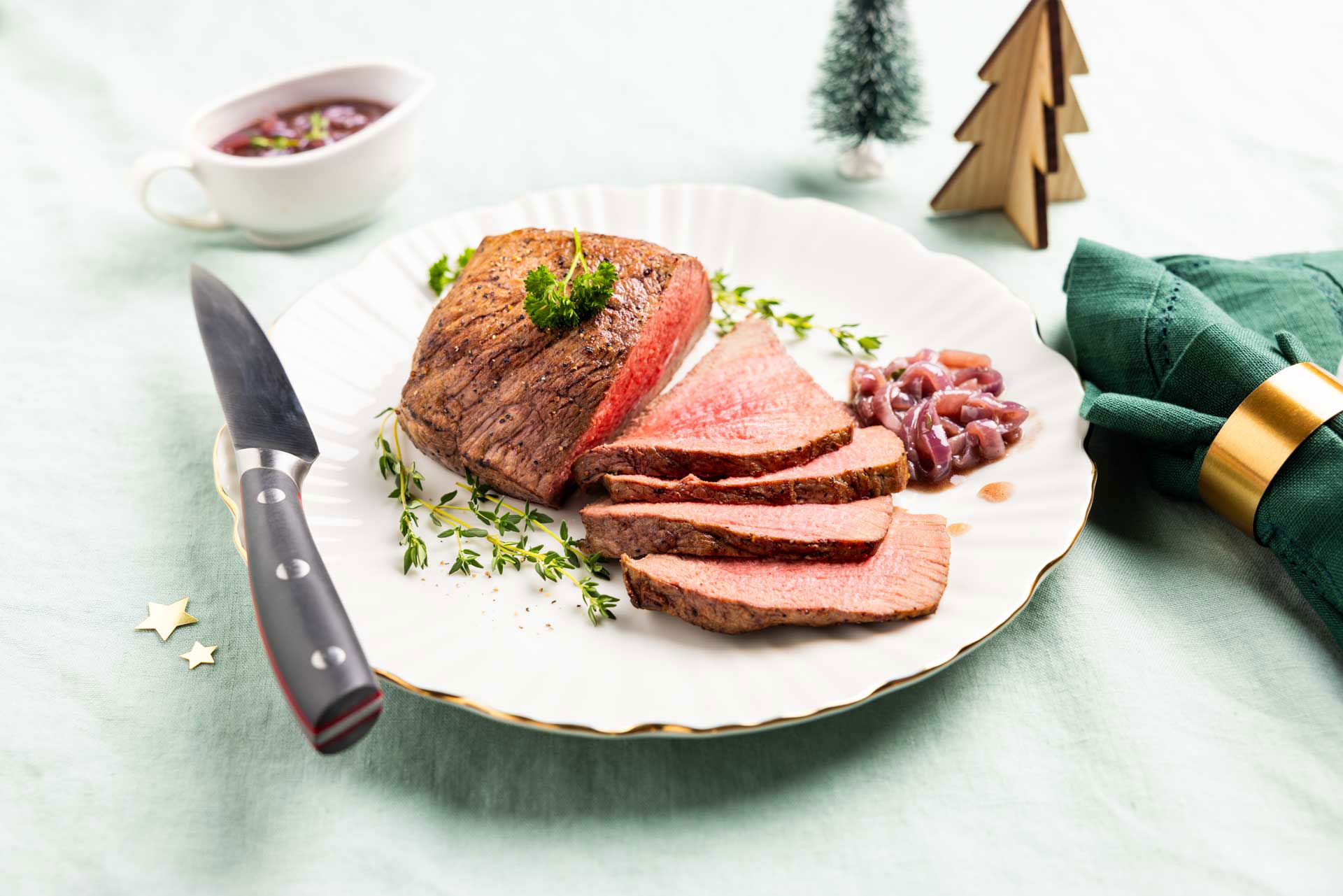 Rosbief Met Gekaramelliseerde Uienjus