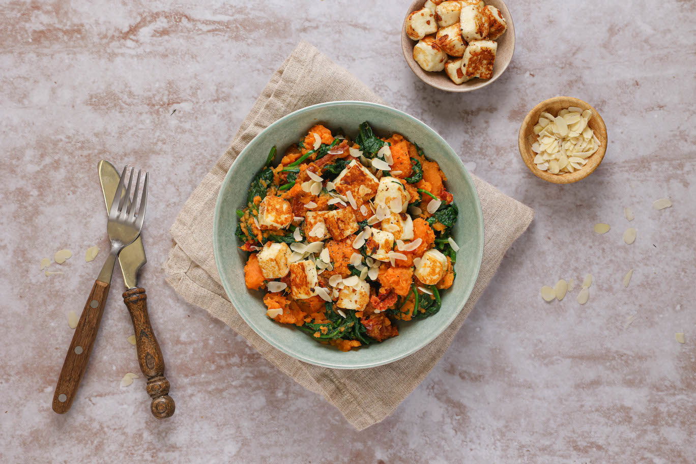 Zoete aardappelstamppot met halloumi