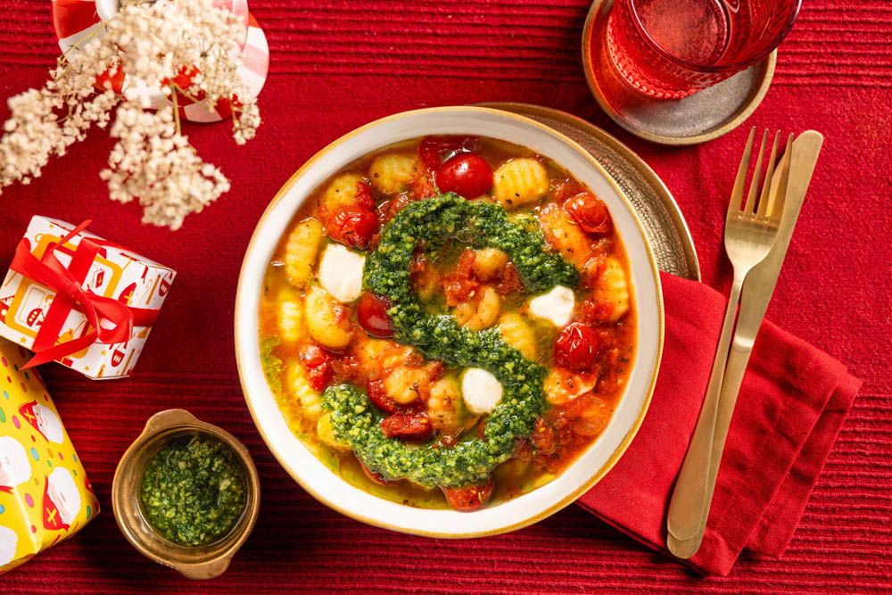 gnocchi in tomatensaus met groene pesto