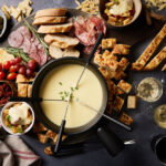 Zwitserse kaasfondue met een Italiaanse twist