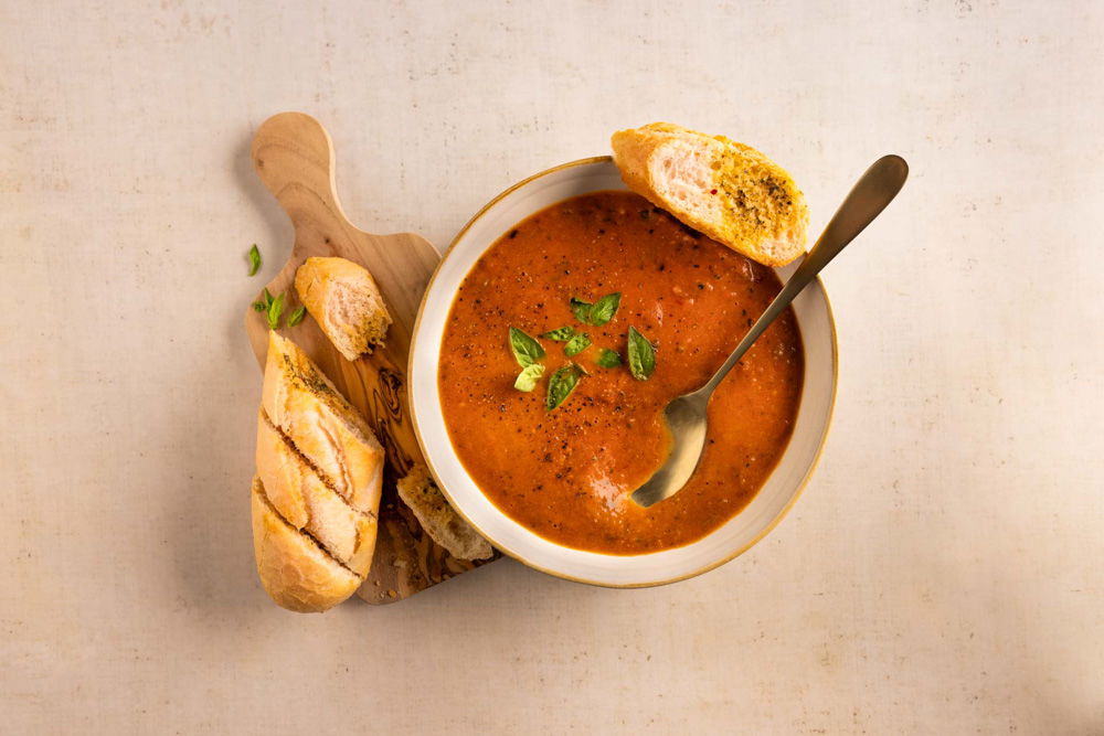Geroosterde tomatensoep met knoflookbrood