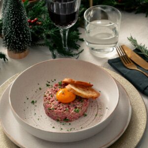 Steak tartaar bereid aan tafel