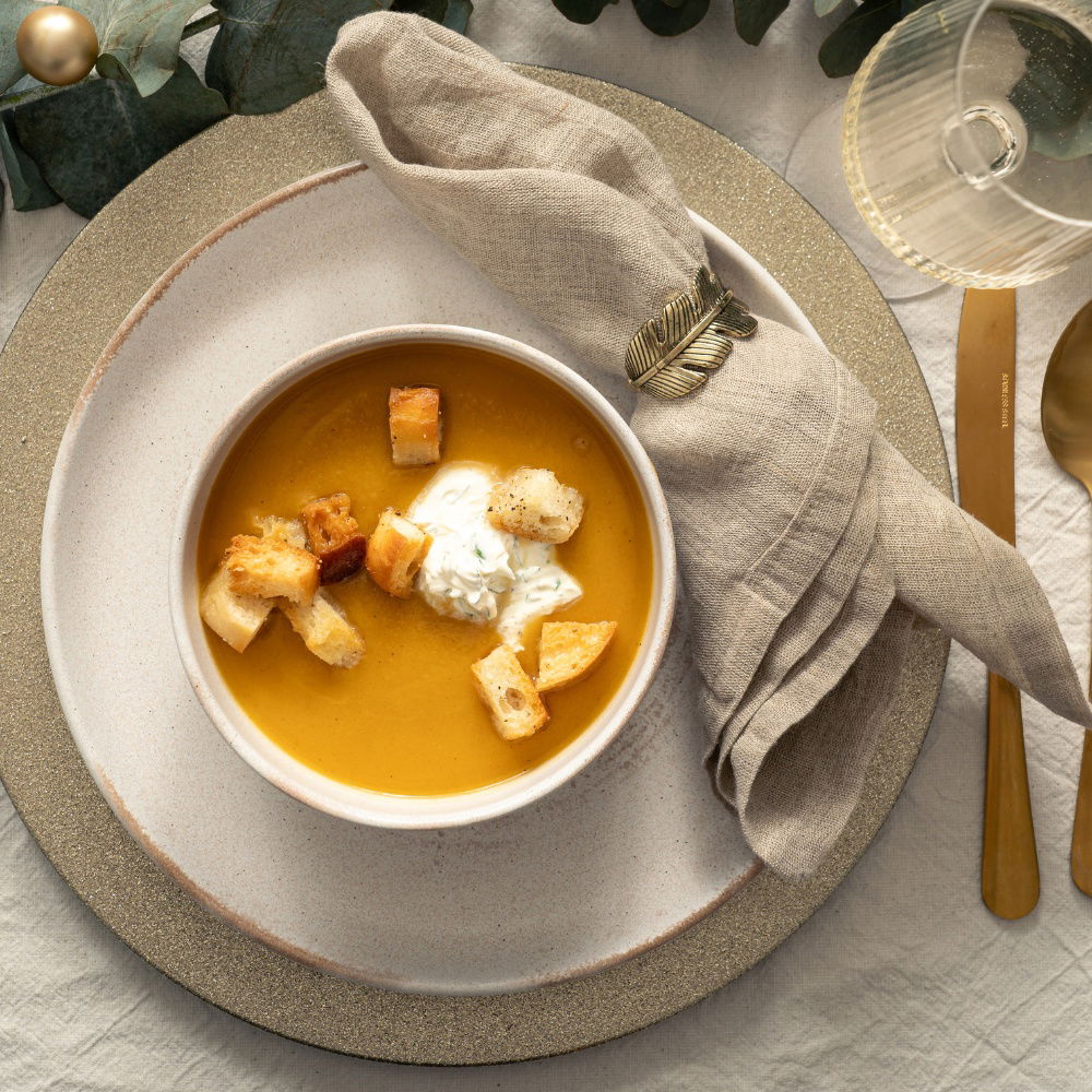 Pompoensoep met peterselieroom en knoflookcroutons