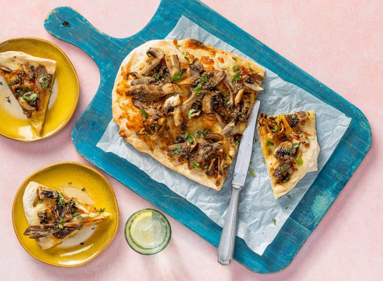 Pinsa romana met paddenstoelen en truffel