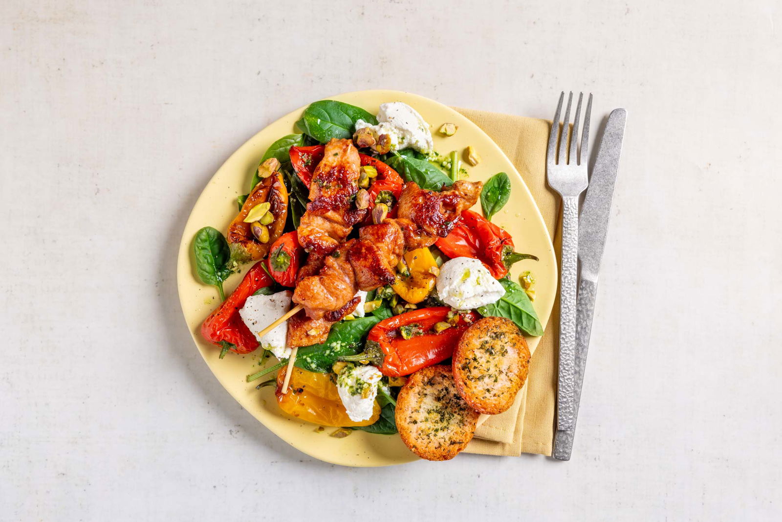 Kipdijsate Spies Met Geroosterde Paprika 02