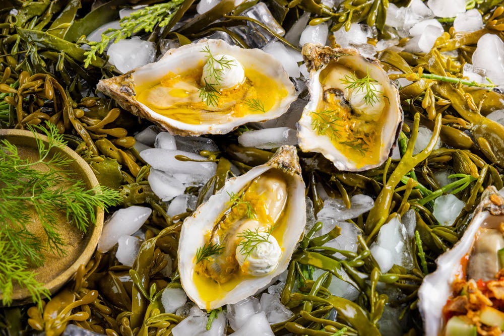 Oesterij oester met sinaasappelvinaigrette, roomkaas en Bobby's Gin