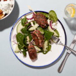 Griekse kofta met spinaziesalade