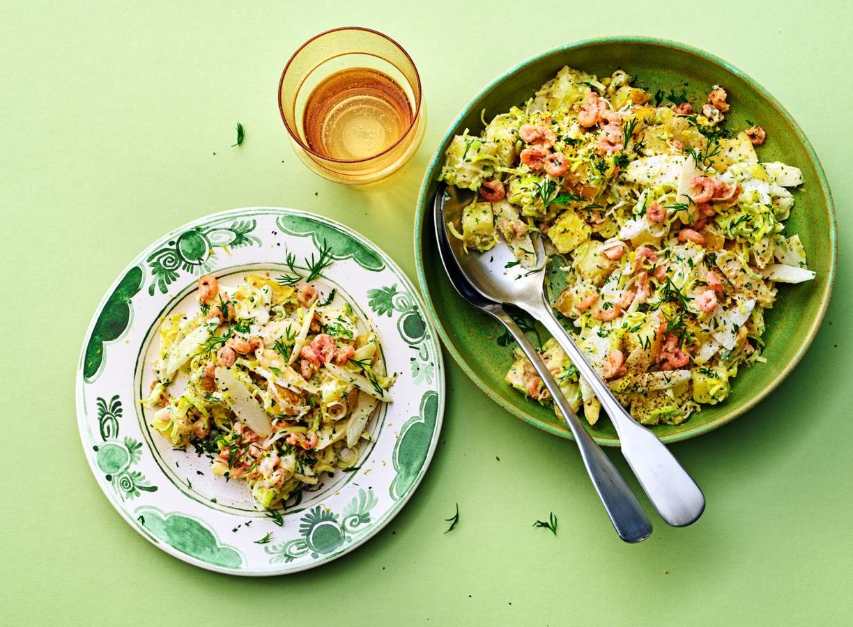 Aardappelsalade met asperges, prei en Hollandse garnalen