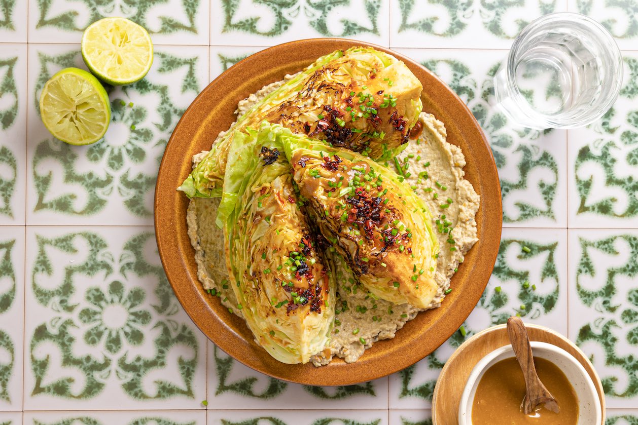 Gegrilde spitskool met miso