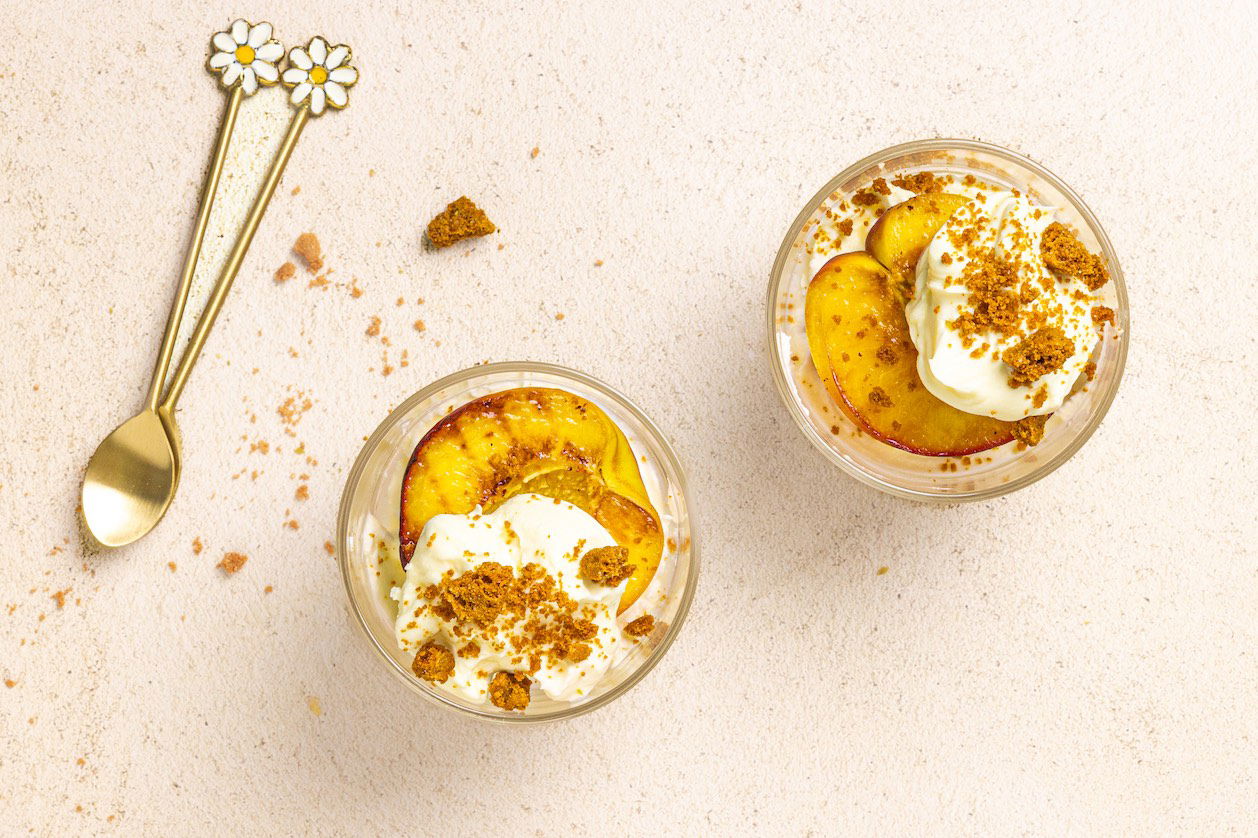 Gegrilde perzik met mascarponeroom