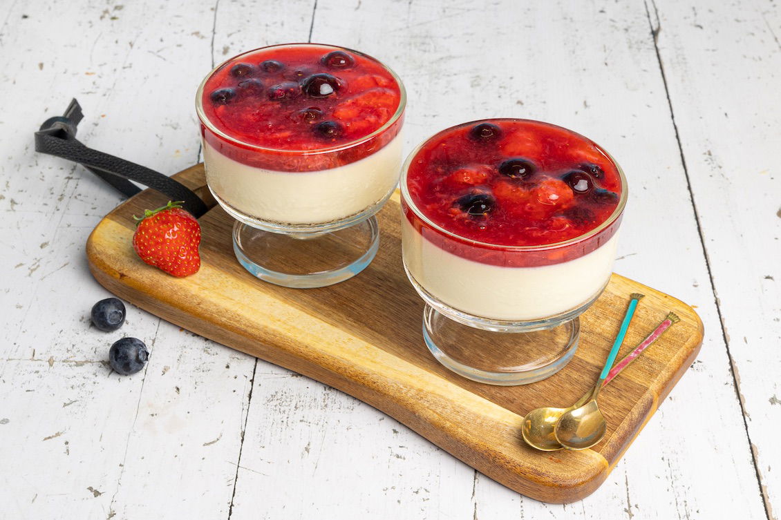 Panna Cotta Met Aardbei En Blauwe Bes 2